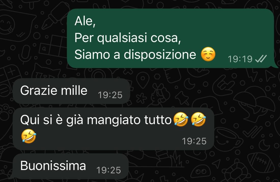 Messaggi WhatsApp di una cliente: «Qui si è già mangiato tutto. Buonissima»