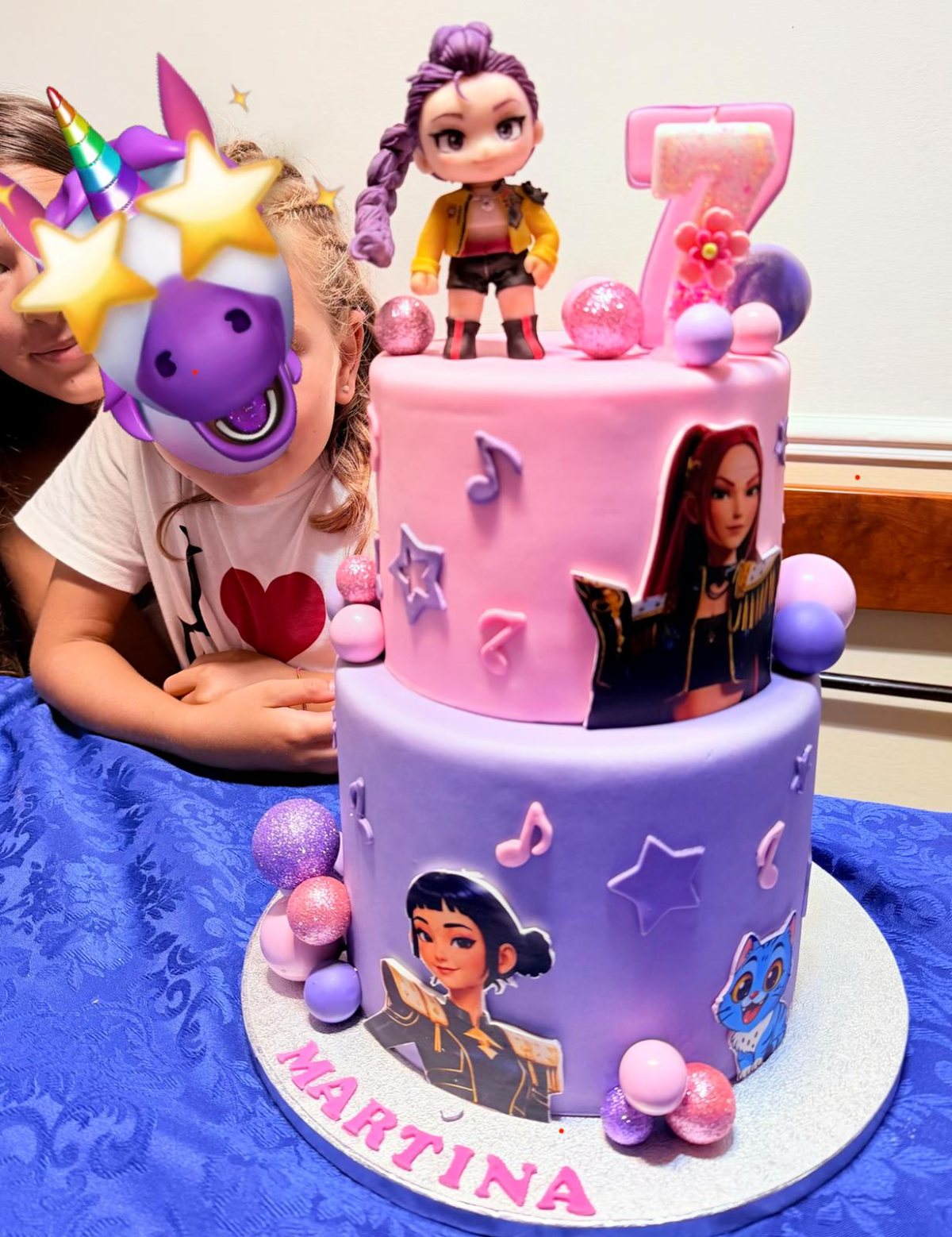 Torta Pop star, due piani realizzata da Wonder Cake